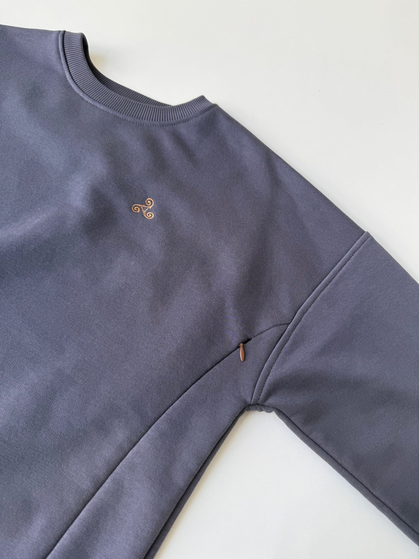 Nursing top / zip or buttons - made by moms